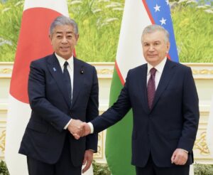 ウズベキスタンにて、ミルジョーエフ大統領を表敬